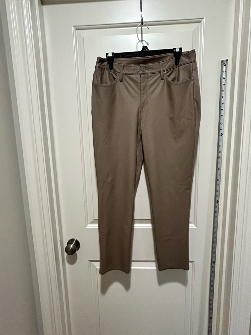 Chico's women’s size 1R/size 8 Straight Pants - Taupe Brown. LIKE NEW. 5 pocket
